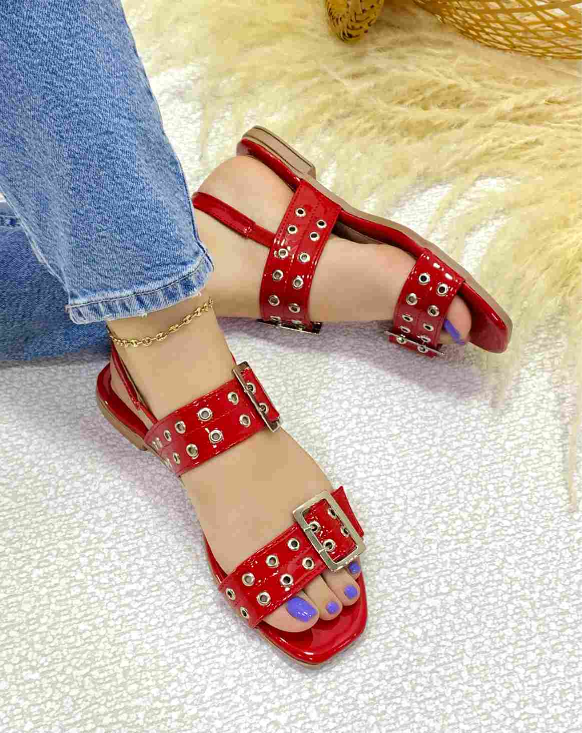 SANDALIAS WILD CHIC – ELEGANCIA Y ESTILO