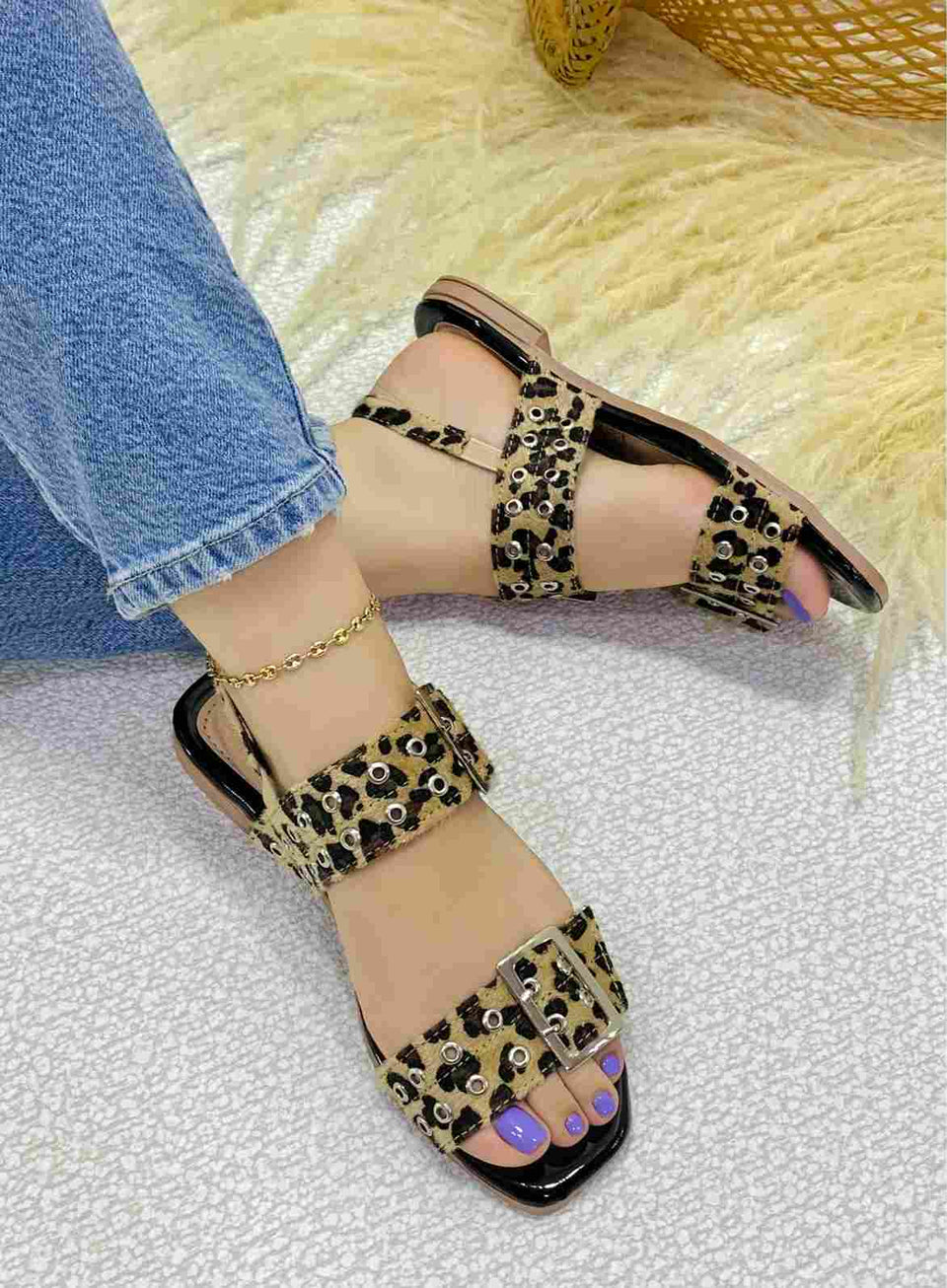 SANDALIAS WILD CHIC – ELEGANCIA Y ESTILO